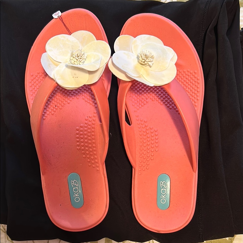 OKA b. White Sandals with Floral Decoration